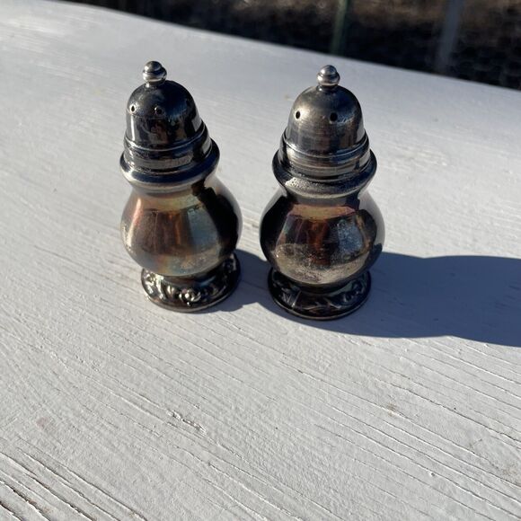 Vintage Oneida 51 Silver Plated Gold Decorative 3” Small Salt & Pepper Shakers - Picture 4 of 4